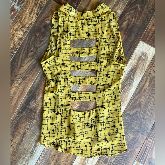 Funky Open Back Top - Picture 4 of 9